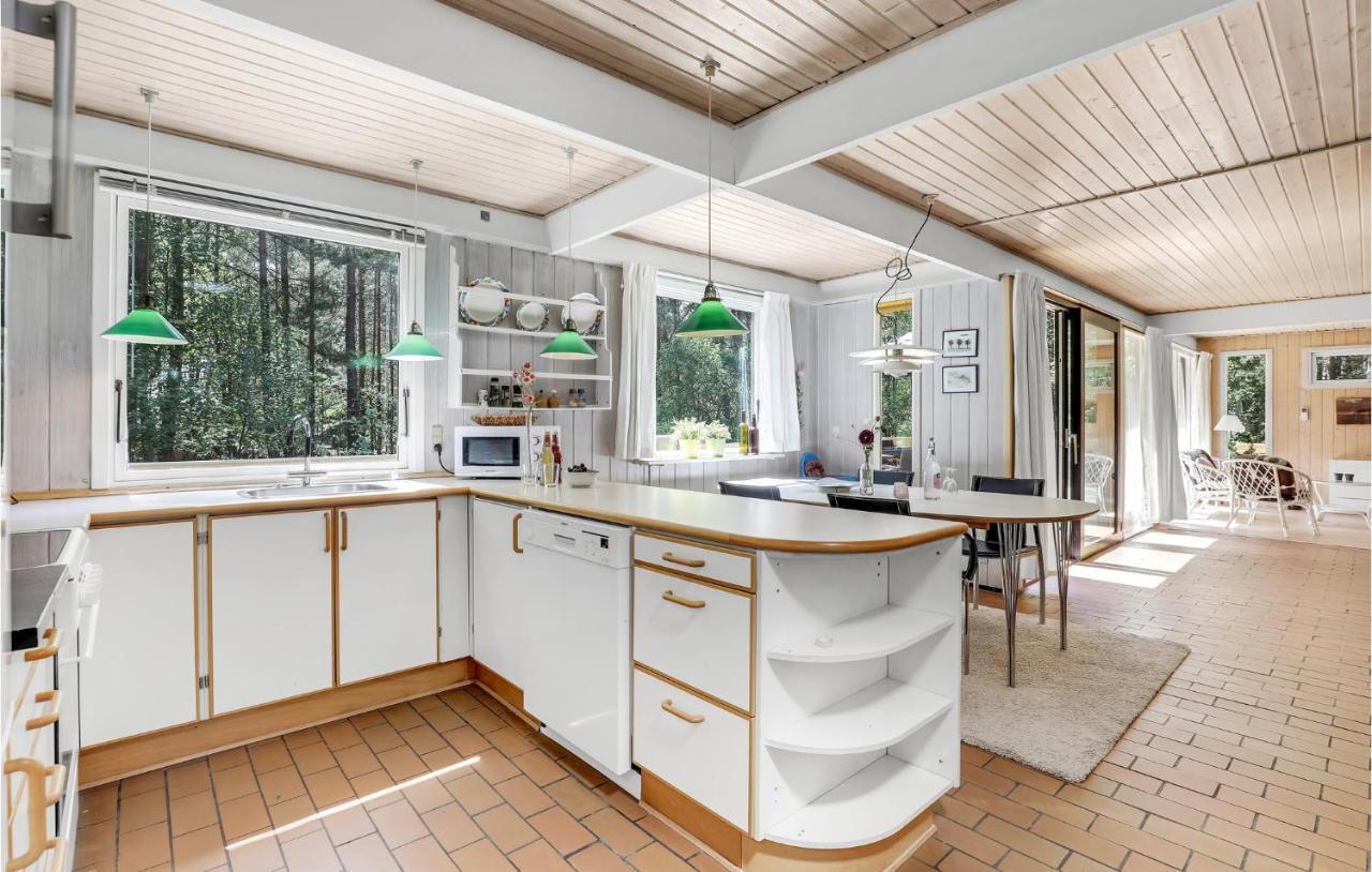 Lovely Home In Nexo With Kitchen Exteriér fotografie